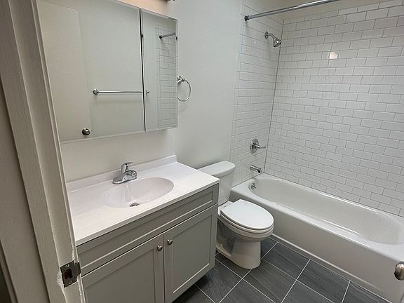 5th image of 2525 Balboa St APT 303