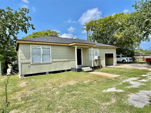 611 N Avenue D, Freeport, TX 77541