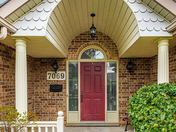 4th image of 7069 Diane Cres