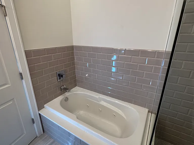 2457 W Irving Park Rd #2W — Photo 11