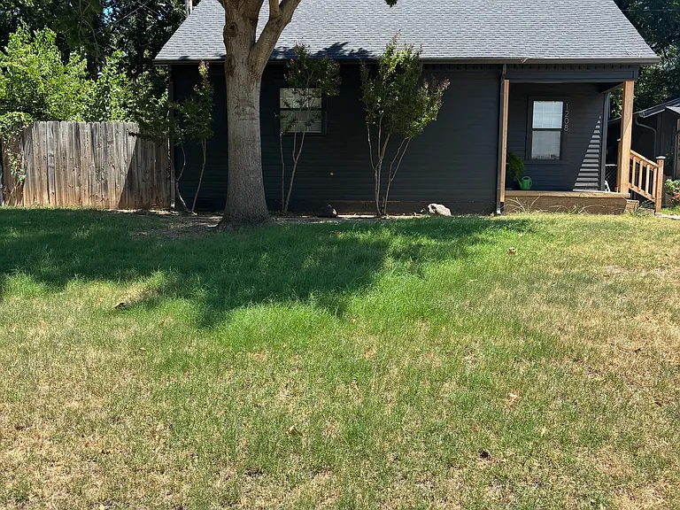 1208 N Ross Ave #A — Photo 4