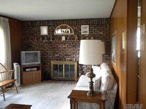 3rd image of 7 Michigan Dr