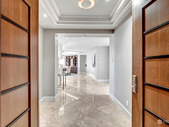 5th image of 925 Lake Street S #101