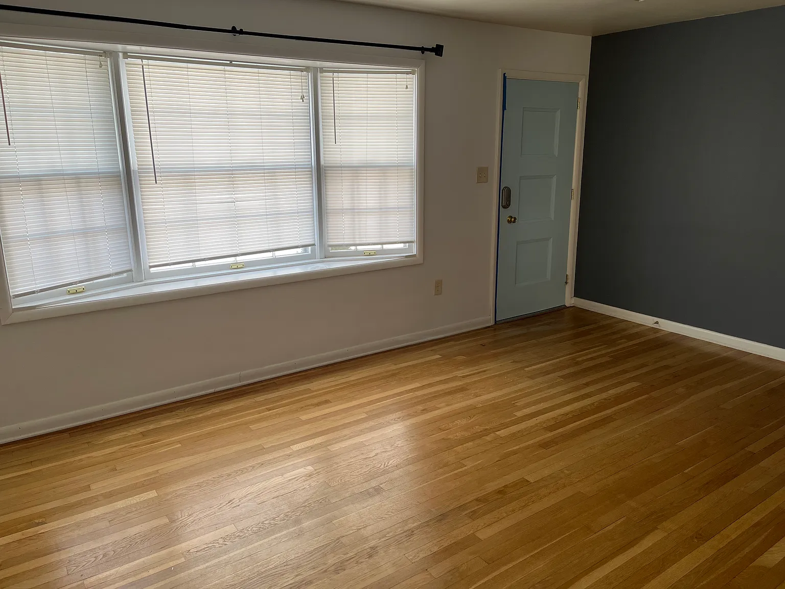 3 bed, 1160 sqft, $2,300 — Photo 3