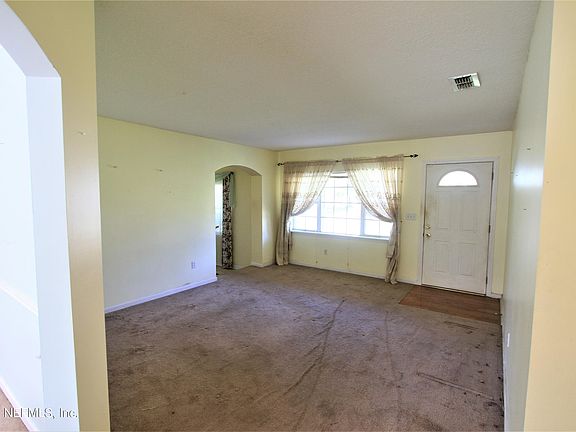 5th image of 443 PINE Avenue