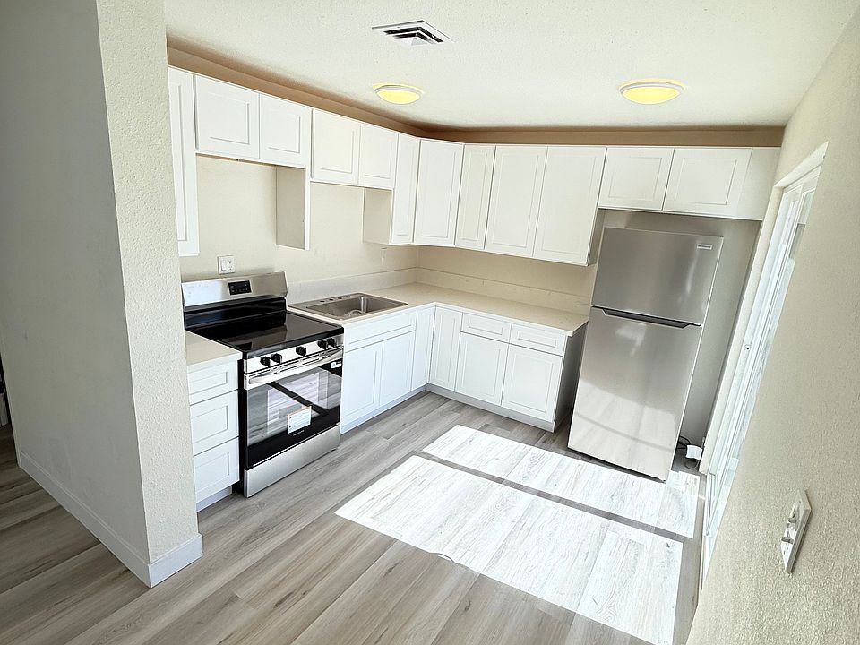 1st image of 4805 Westmoreland Dr #C3