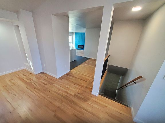 Front entryway / dining