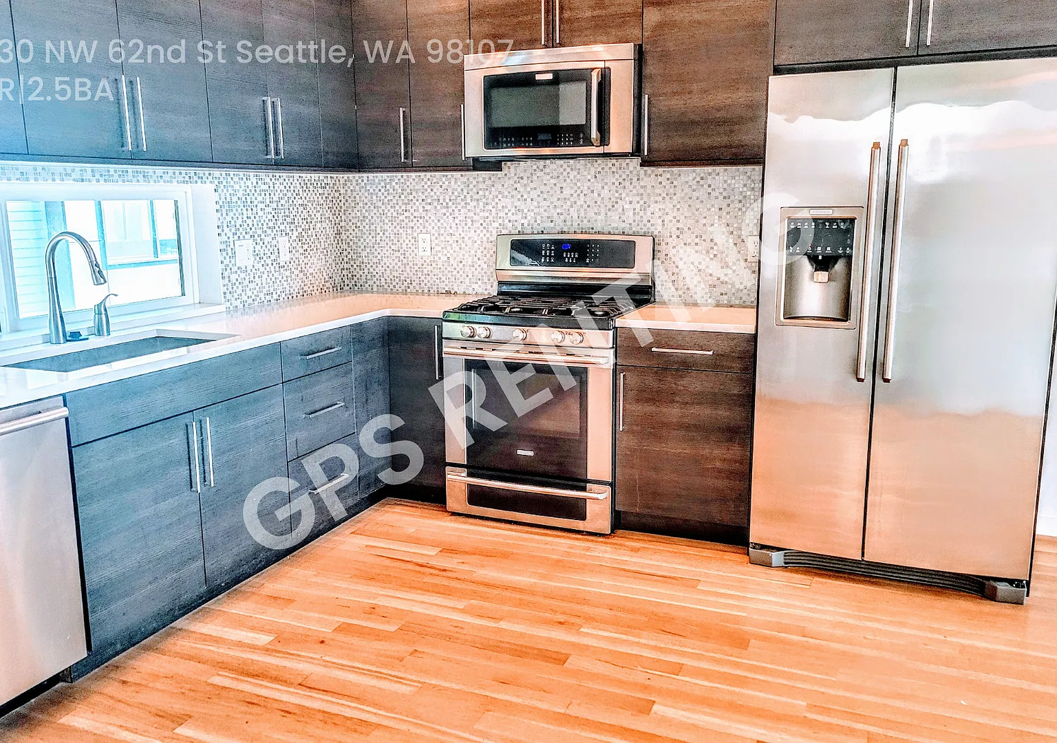 Light filled modern Townhome — Photo 4