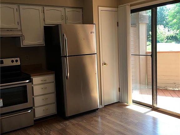 2nd image of 252 Misty Pointe Ln