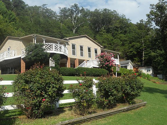 2nd image of 922 Lakefront Dr