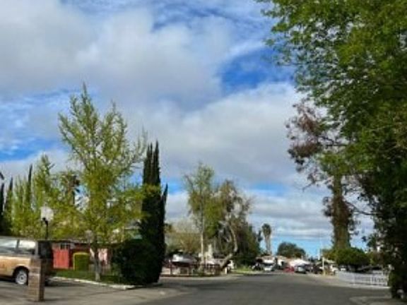 Exterior Neighborhood (street photo)