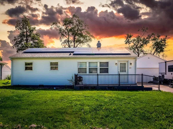 200 S Francis St, Washburn, IL 61570