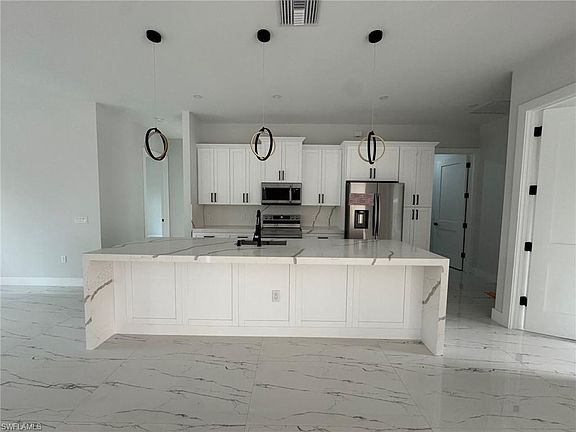 3rd image of 4054 Everglades S BLVD