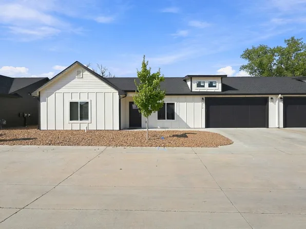 472 E Harper St, Valley Center, KS 67147