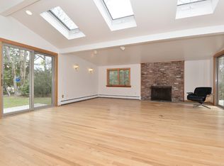 10 Beechnut Ct, East Quogue, NY 11942
