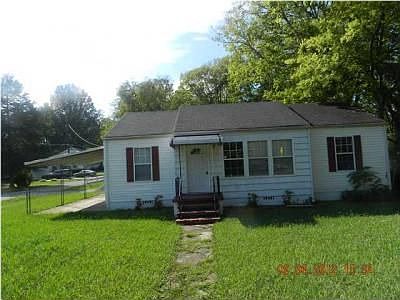 2nd image of 1605 Tombras Ave