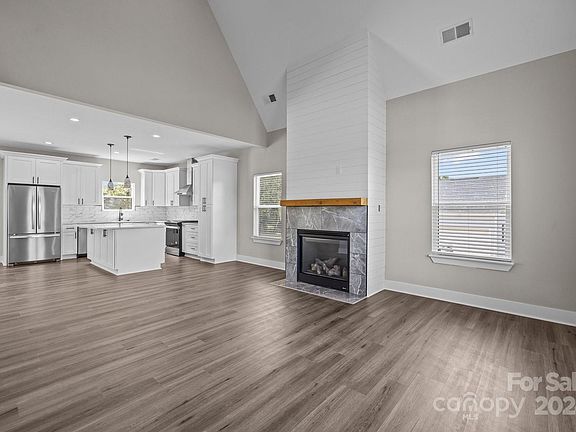3rd image of 1313 Dockery Dr