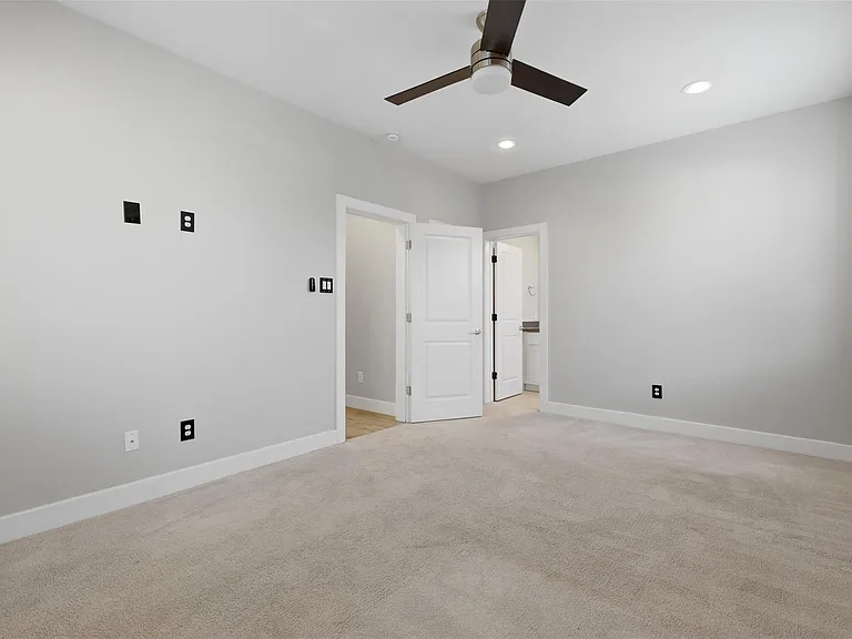 2403 Everett St #A — Photo 4
