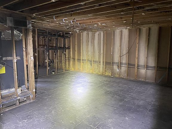 4th image of 6983 Crestridge Rd