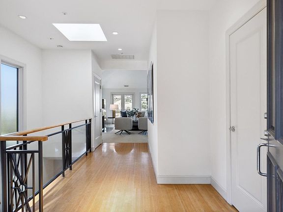 5th image of 246 Bayview Avenue