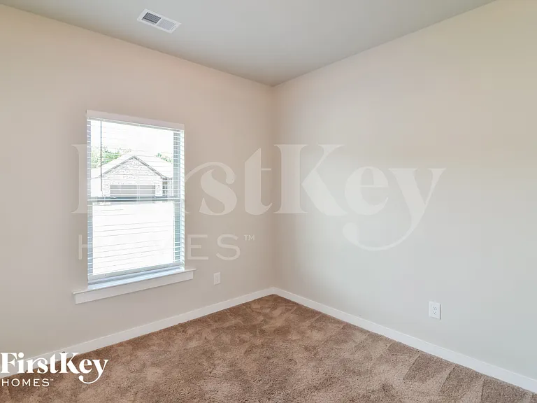 135 Avalon Way — Photo 8