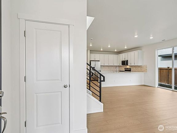 5th image of 4610 87th Ave NE