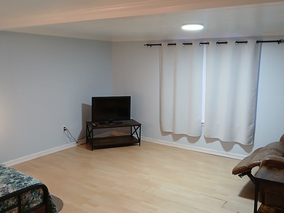 bed, TV & recliner
