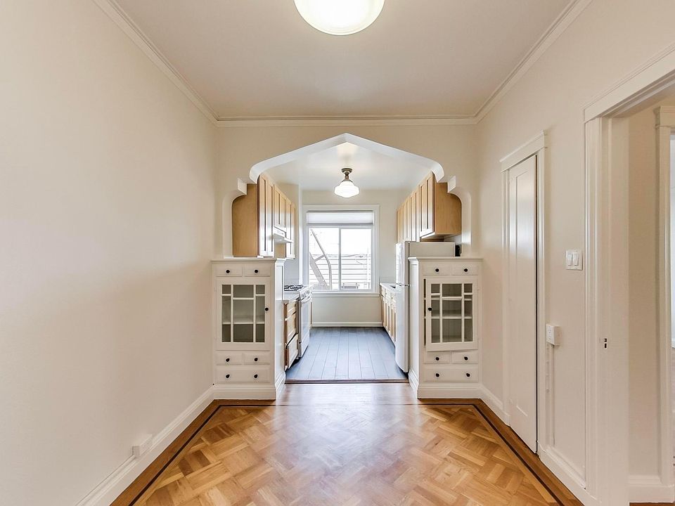 1st image of 3101 Scott St #204