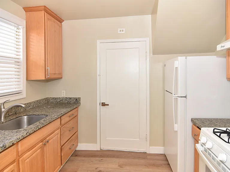 3208 Yosemite Ave — Photo 2