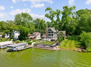 103 N Emerald Dr, McHenry, IL 60051