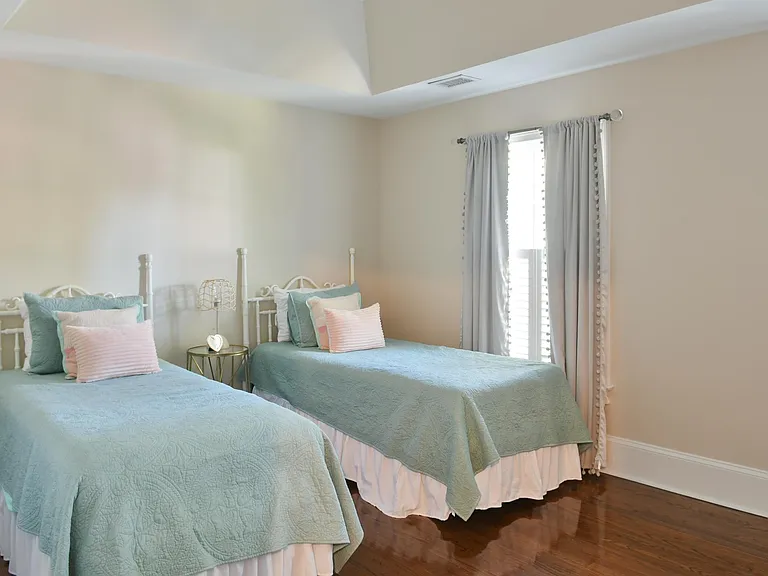 7 Longitude Ln — Photo 9
