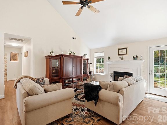 5th image of 2212 Ryefield Way