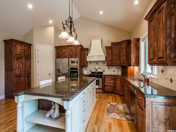 5th image of 1916 E Villa Park Ln