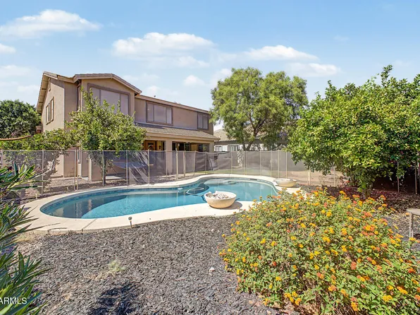 8801 W PALMAIRE Avenue, Glendale, AZ 85305