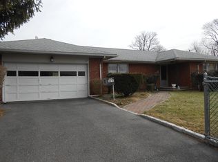 777 Higbie Ln, West Islip, NY 11795