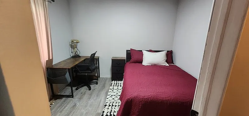 1 bed, 1.0 bath, 90 sqft, $950 — Photo 1
