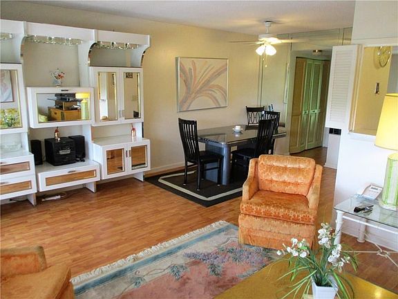 2nd image of 262 Newport P #262
