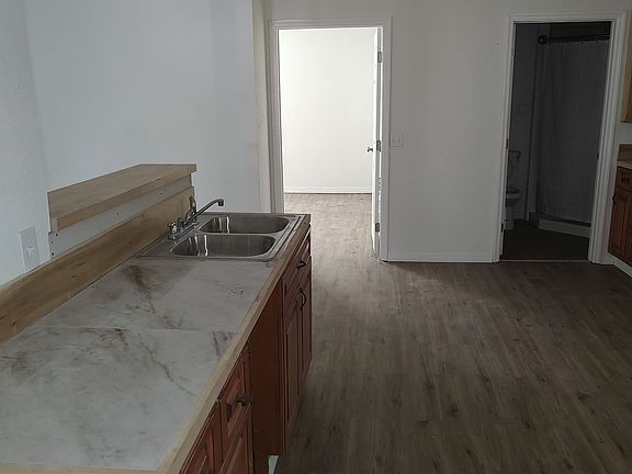 5th image of 2409 W Parker St