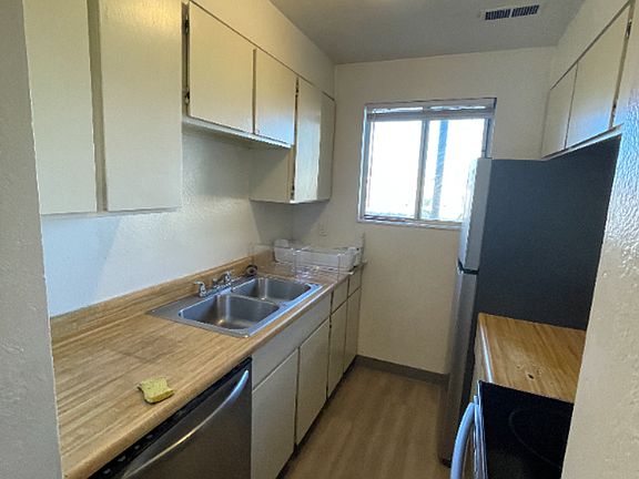4th image of 4371 S Fairbourne Ave #3A