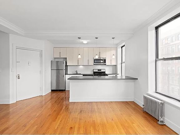 3rd image of 417 Manhattan Ave APT 8