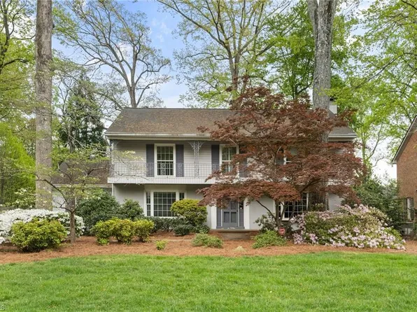 916 Fairgreen Rd, Greensboro, NC 27410