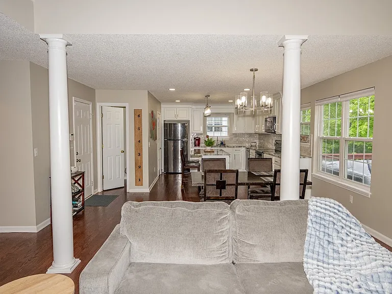 2607 Stonemill Dr — Photo 3