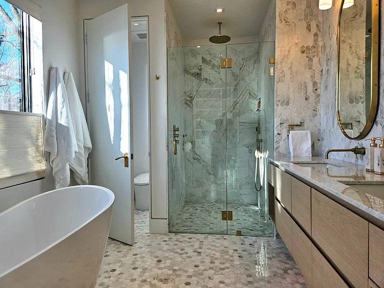 599 Peconic Bay Blvd — Photo 28