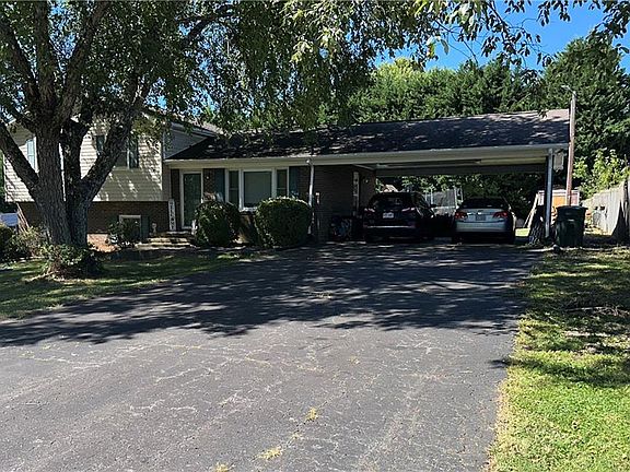 3rd image of 128 Janice Dr