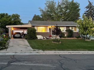 925 Hillcrest Rd, Cheyenne, WY 82001