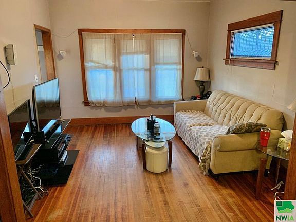 3rd image of 2730 Isabella St