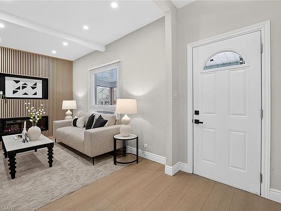4th image of 201 Grosvenor Ave N