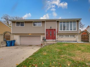 833 W Stonemill Ave, Addison, IL 60101