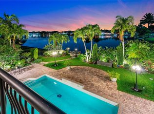 6885 Gleneagle Dr, Miami Lakes, FL 33014