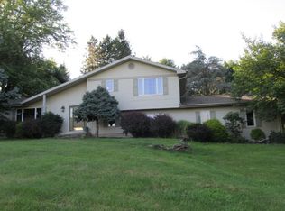 15 Britton Dr, Flemington, NJ 08822